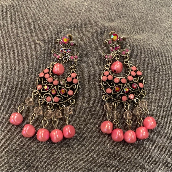 🆕🔥Pink Chandelier Earrings - Picture 3 of 3